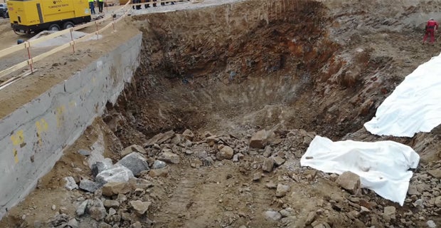 Sprengung in Urfahr: Steinbrocken flogen 150 Meter weit in Gärten