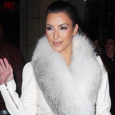 Kim Kardashian besitzt Fell in allen Farben und Variationen