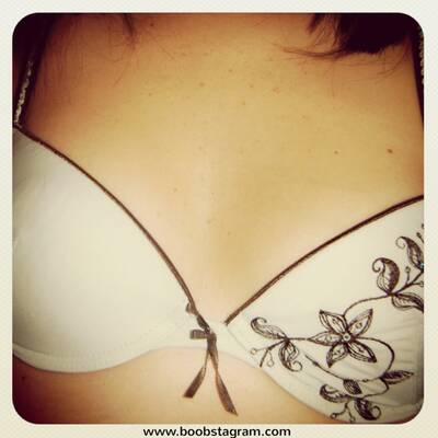 Brüste zeigen gegen Brustkrebs