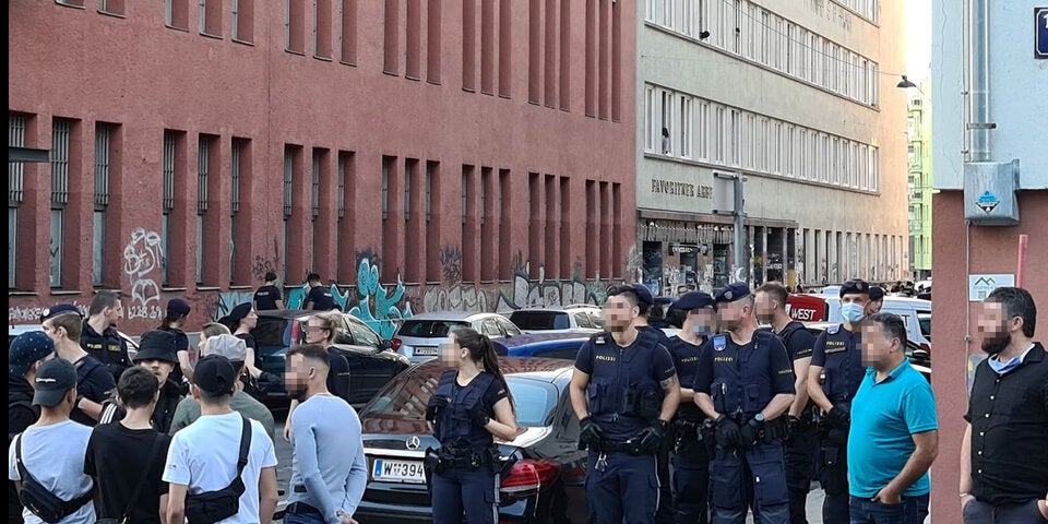MAssenschlägerei Demo Favoriten