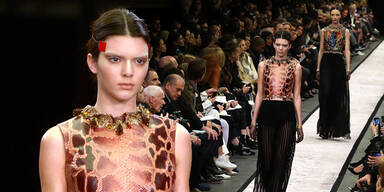 Kendall Jenner am Catwalk für Givenchy