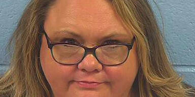 Verheiratete Lehrer-Oma verf&uuml;hrt Sch&uuml;ler