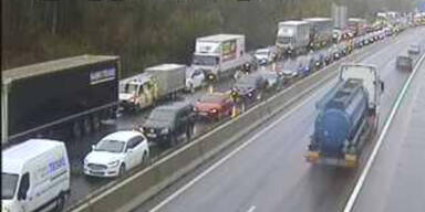 Unfall sorgt f&uuml;r Mega-Stau auf der A22