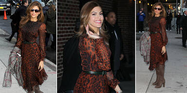Eva Mendes im Leo-Printkleid