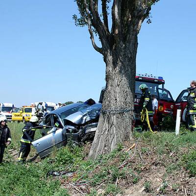 Crash bei Tulln: Pkw-Lenkerin schwer verletzt