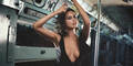 Wow! Adriana Lima superheiß mit der Metro unterwegs
