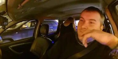 Dreistes P&auml;rchen hat Sex im Taxi