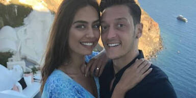 Amine G&uuml;lse Mesut &Ouml;zil