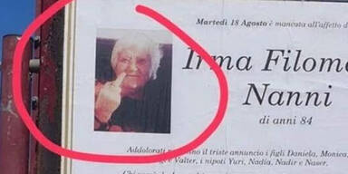 Skurrile Todesanzeige: Verstorbene zeigt Mittelfinger