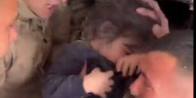 "Wo ist meine Mama?" Kleines Mädchen aus den Trümmern gerettet