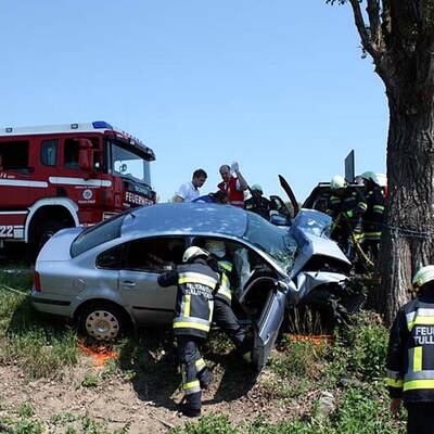 Crash bei Tulln: Pkw-Lenkerin schwer verletzt