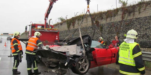 Horror-Crash: Corvette kracht in Leitschiene