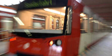 U-Bahn schleift Betrunkenen mit - tot