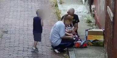 Mutter Cincinnati Heroin neben Kind 