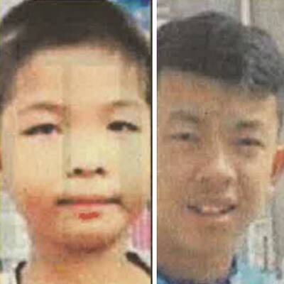 Sompong Jaiwong (13),  großer England-Fan (li.) und Mongkol Boonpiam  (14), noch neu im Team (re.).