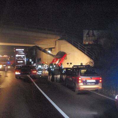 Stehendes Unfallauto