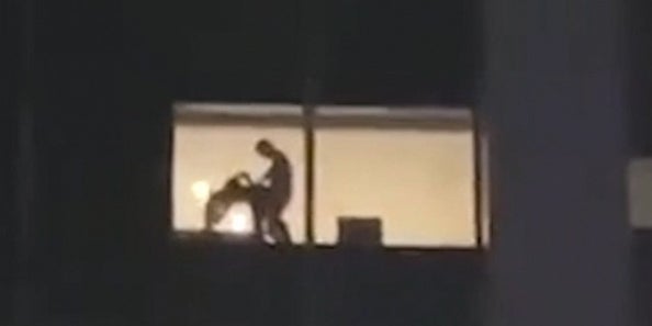 Paar crasht religiöses Festival mit Fenster-Sex