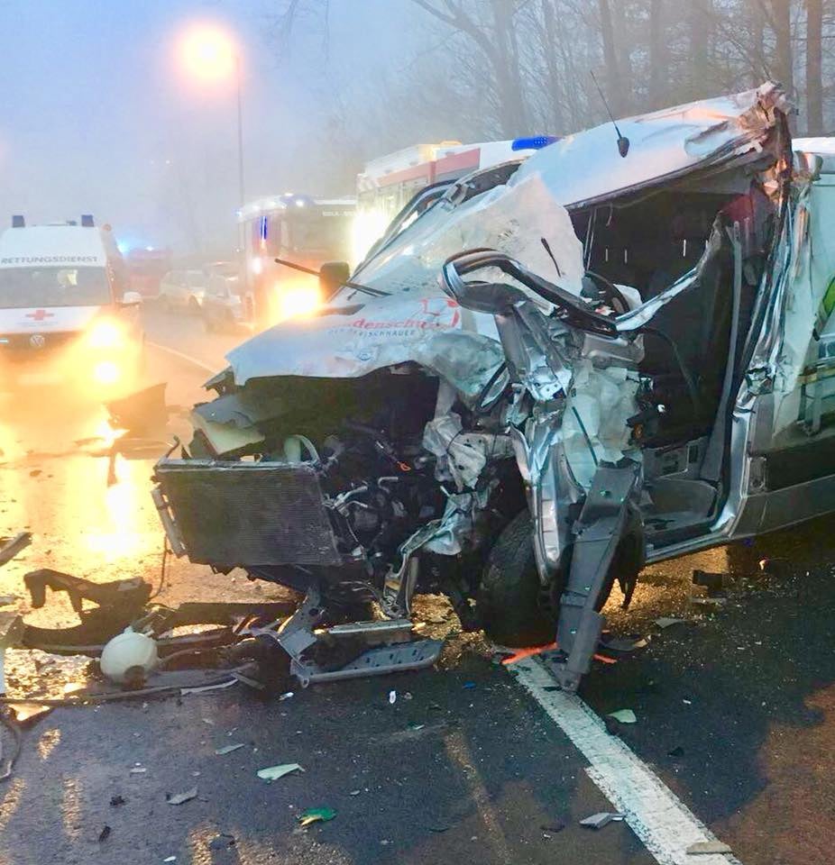 Zwei Verletzte bei Frontalzusammenstoß