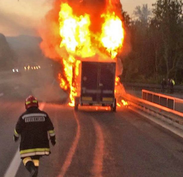 Brennender Bus auf A21
