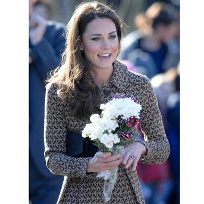 Kate Middleton in einem Orla Kiely Mantel um 270 Euro 