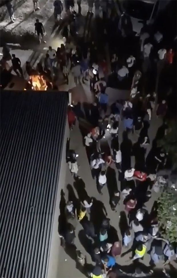 Wütender Mob macht Jagd auf Pädophilen