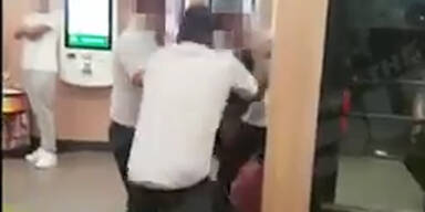 McDonald's-Mitarbeiter drehen durch und verm&ouml;beln Kunden