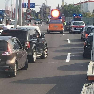 Schwerer Motorradunfall auf der A23