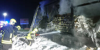 Bierdosen-Lkw in Flammen: Mega-Stau