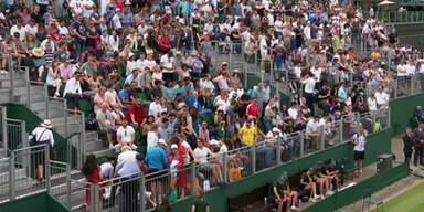 Wimbledon Frau bricht zusammen