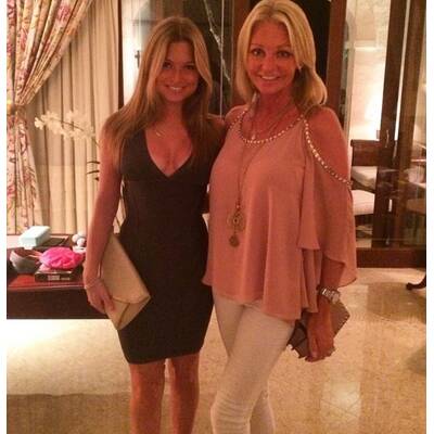 Mutter und Tochter oder Schwestern?