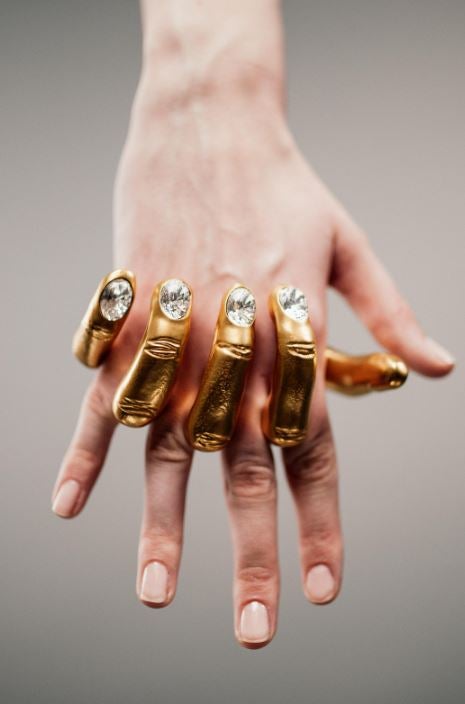 Paris Fashion Week: Schiaparelli zeigt Luxus mit Fingerspitzengefühl