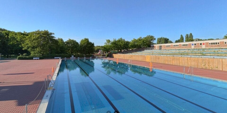 Gewaltexzess im Freibad: Jugendliche liefern sich Massenschlägerei