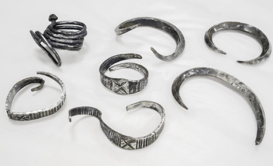 Silberarmbänder aus der Wikingerzeit