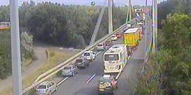 Unfall auf A4 sorgt f&uuml;r Chaos im Wiener Fr&uuml;hverkehr