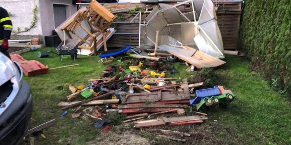 17-jähriger Alko-Lenker crasht in Spielplatz