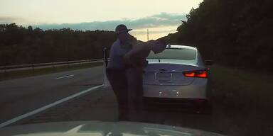 Mann verschluckt Drogenbeutel &ndash; Polizist rettet ihm das Leben