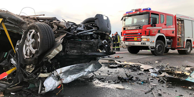 Blutiges Unfall-Wochenende: vier Tote bei Pkw-Crash