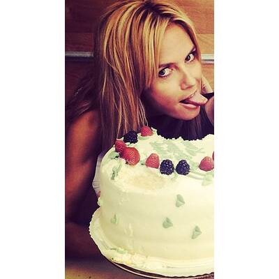 Models essen Junk-Food