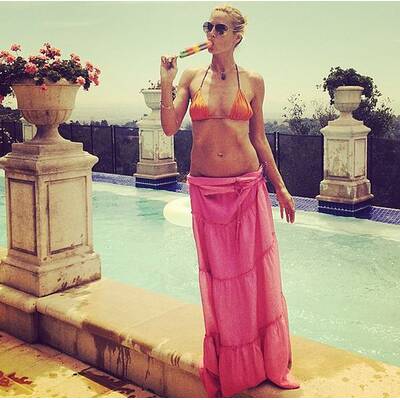 Models essen Junk-Food