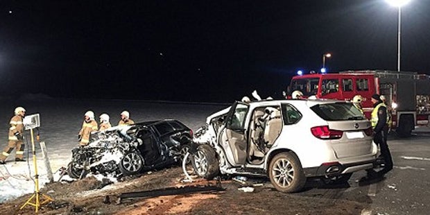 Frontal-Crash fordert einen Toten & zwei Schwerverletzte