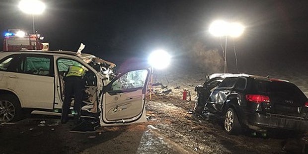 Frontal-Crash fordert einen Toten & zwei Schwerverletzte