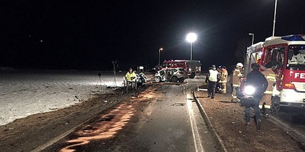 Frontal-Crash fordert einen Toten & zwei Schwerverletzte