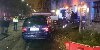 Spektakulärer Unfall: Frau schwer verletzt