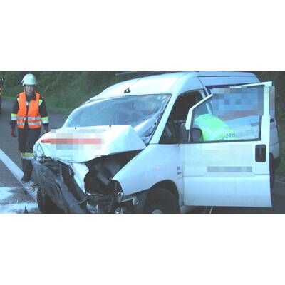  Der Lenker wurde aus dem Führerhaus geschleudert. Ein nachkommendes Auto erfasste ihn tödlich.