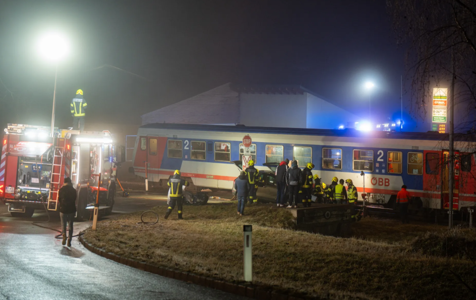 Unfall Bahn Auto Niederwaldkirchen