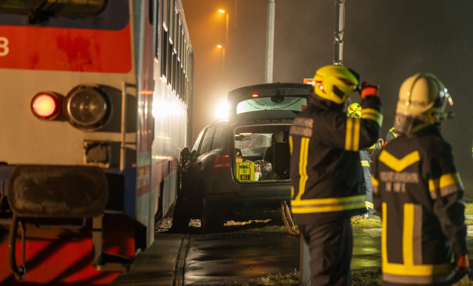 Unfall Bahn Auto Niederwaldkirchen