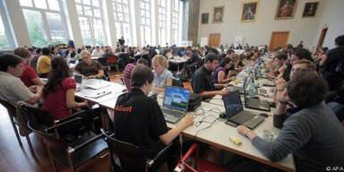 Uni-Absolventen steigern Juli-Arbeitslosigkeit