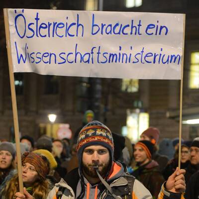 Mega-Studentendemo gegen Regierung