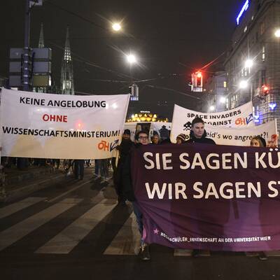 Mega-Studentendemo gegen Regierung