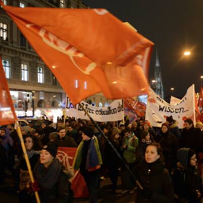 Mega-Studentendemo gegen Regierung